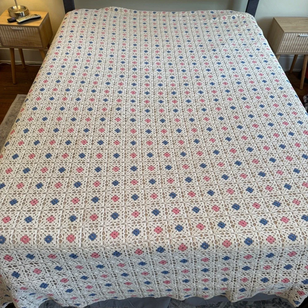 Vintage Handmade Crochet Bedspread Cream Pink Blue Floral Granny Square Coverlet